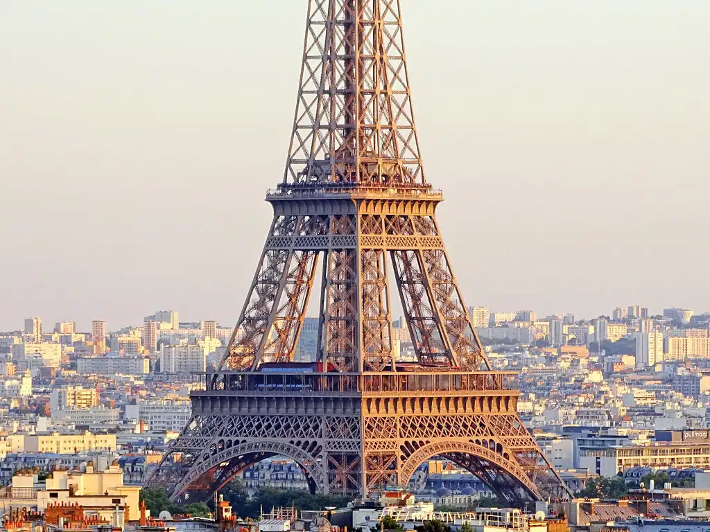 eiffel tower paris view skyline