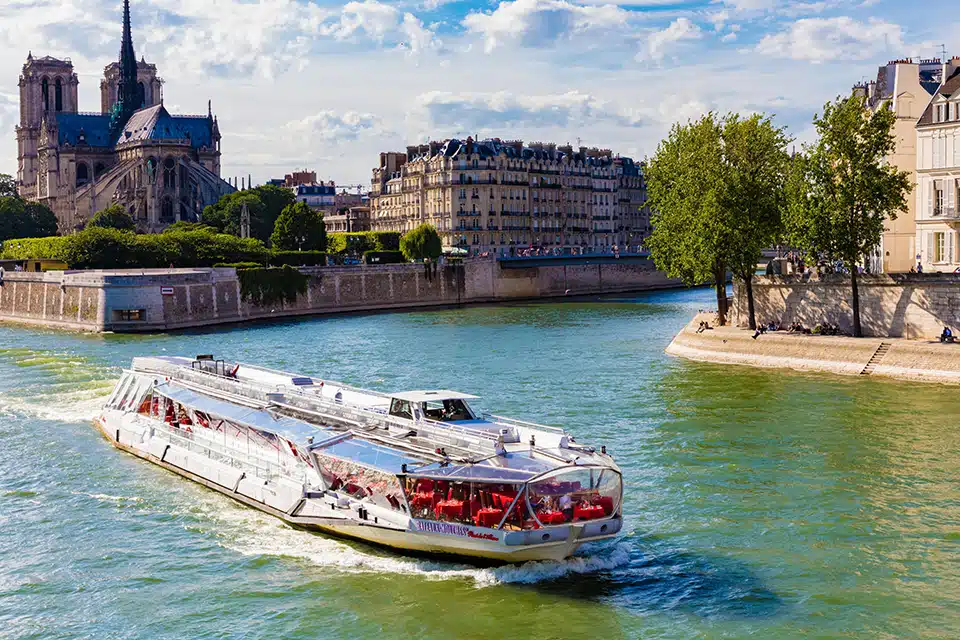paris seine river cruise bateaux mouches