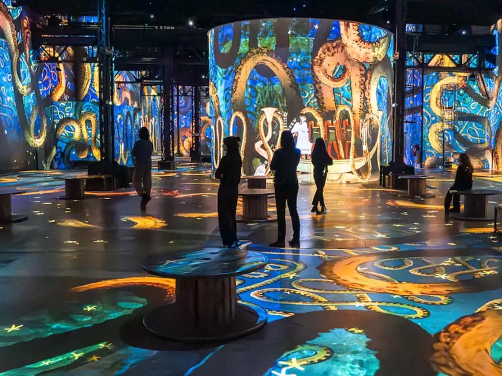 atelier des lumieres w Paryżu