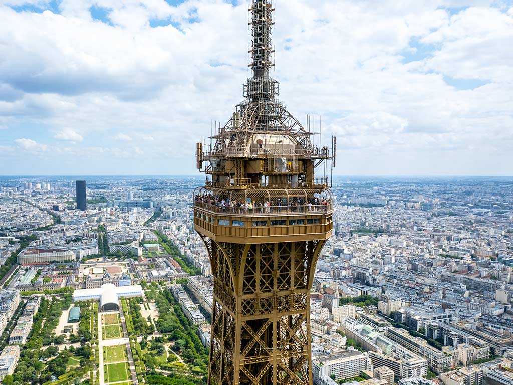 eiffel tower paris guided tour tickets • GetYourTickets PARIS