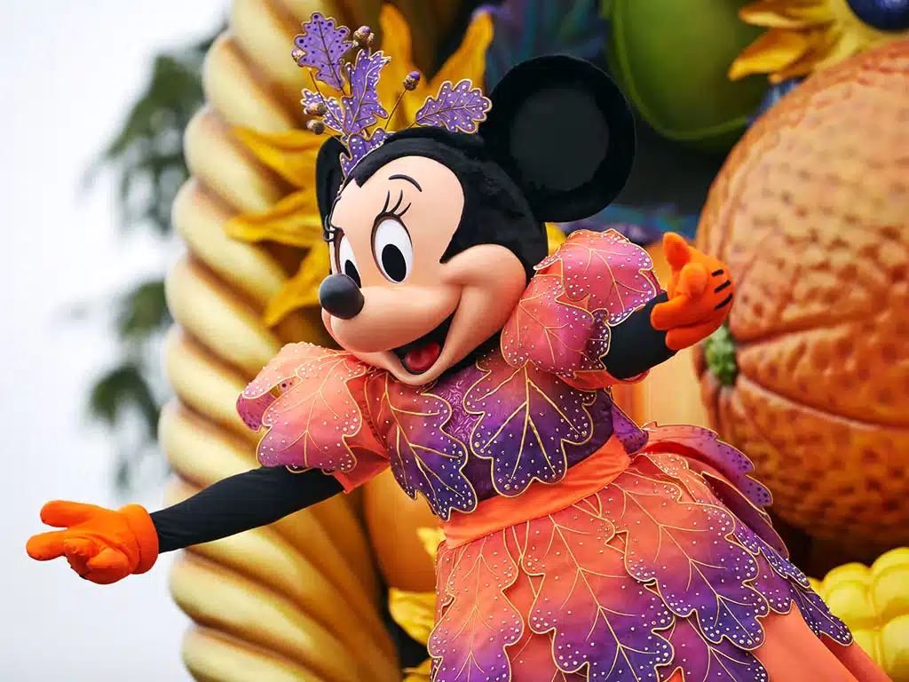 halloween with minnie mouse at disneyland paris