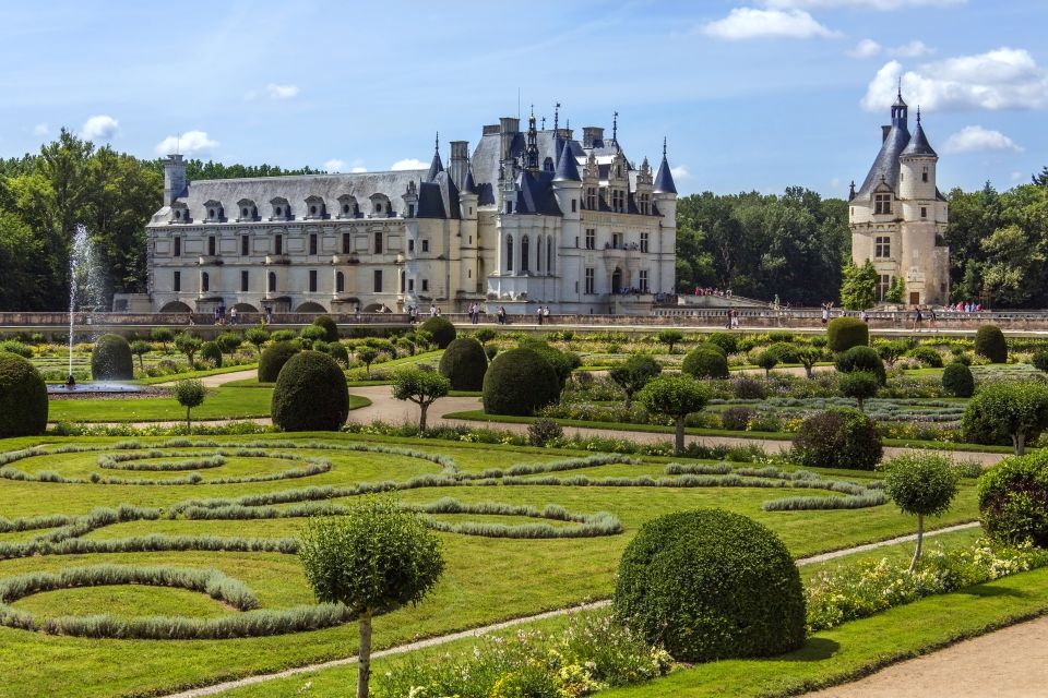 loire valley chateau day trip from paris