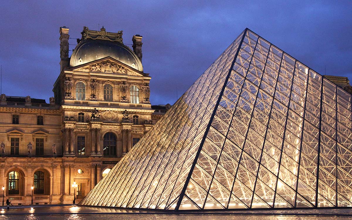museu do louvre noite da pirâmide de paris
