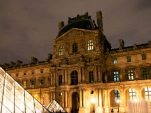 louvre museum paris pyramid • GetYourTickets PARIS