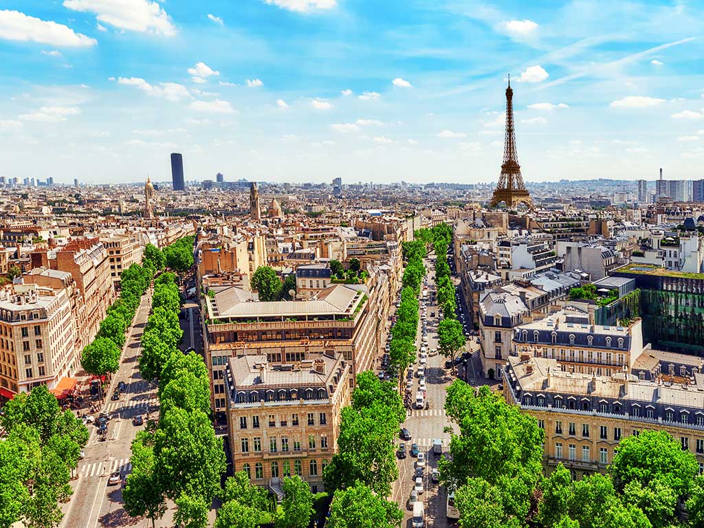 Panoramablick über die Pariser Champs-Élysées • GetYourTickets PARIS