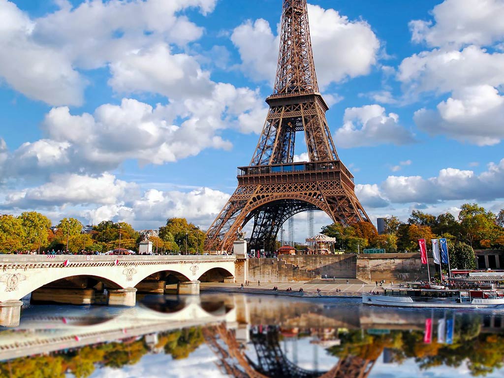 paris seine river cruise from the eiffel tower • GetYourTickets PARIS