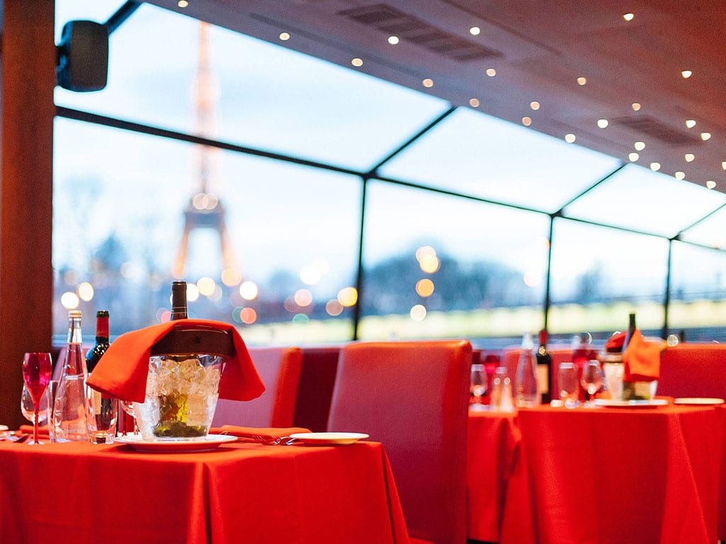 Seine River: Dinner Cruise with Live Music by Bateaux Mouches | GetYourTicket PARIS