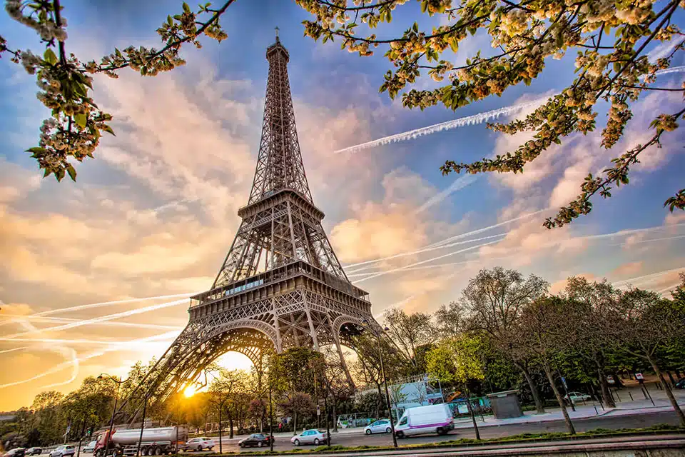 eiffel tower paris france sunrise