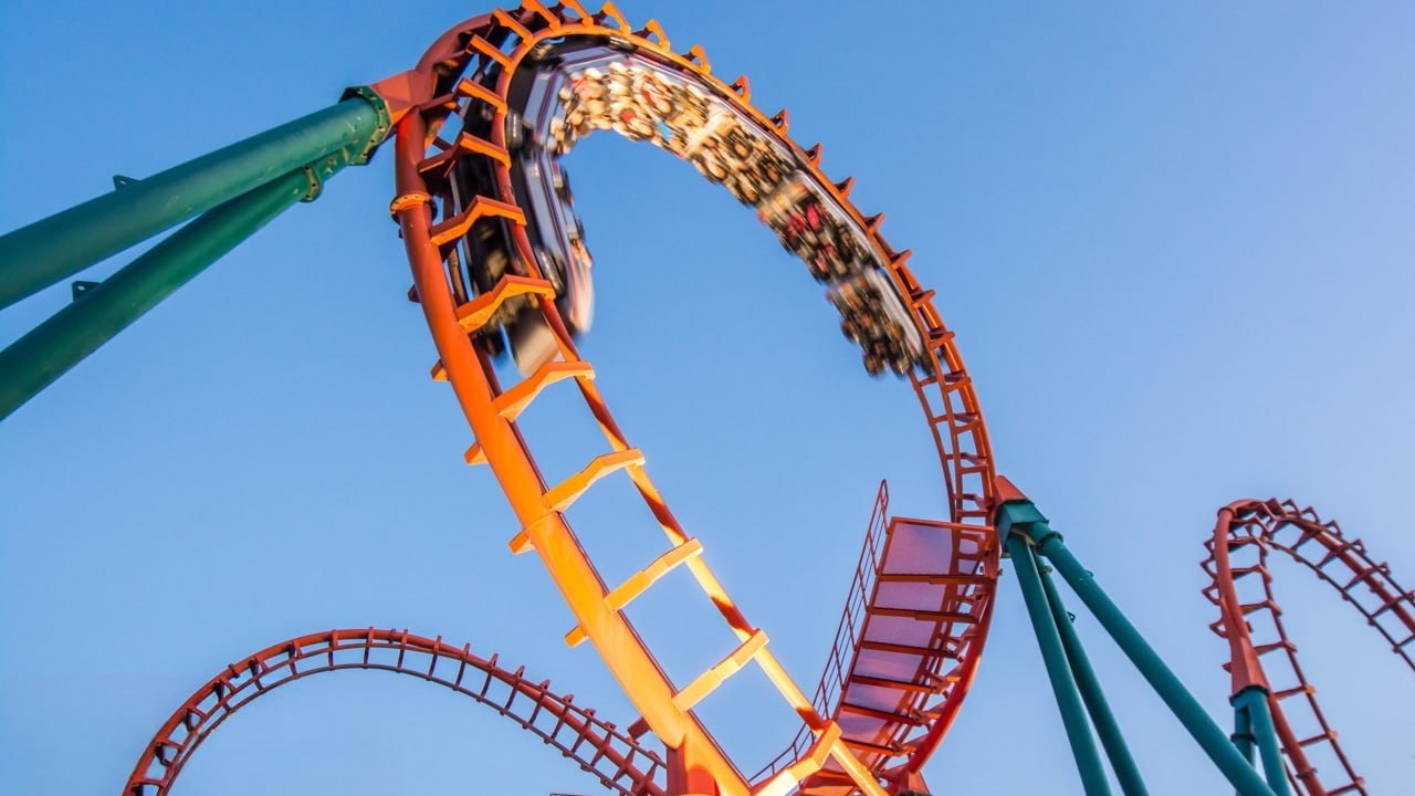 Tema Parkı Paris rollercoaster yolculuğu