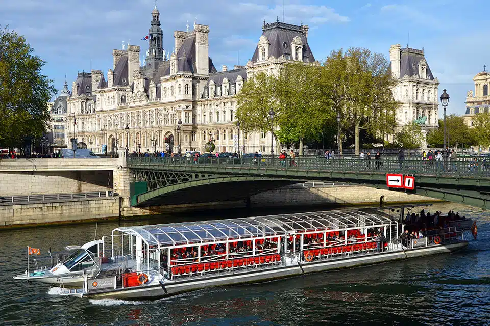 Seine river cruise in paris at hotel-de-ville